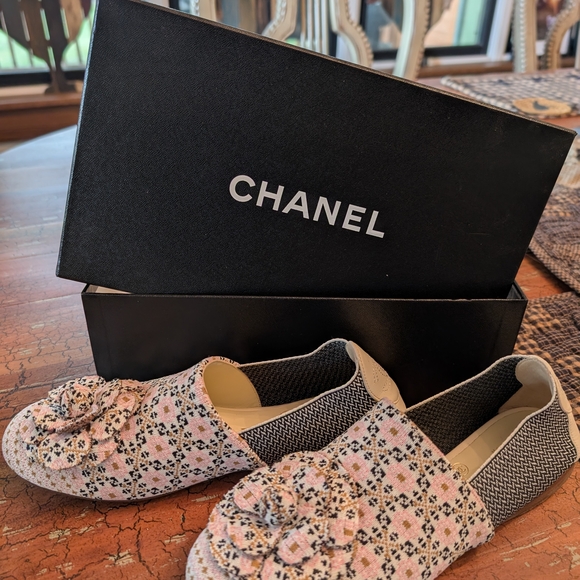CHANEL Women's Floral Loafers - Pink and Black - Picture 1 of 8